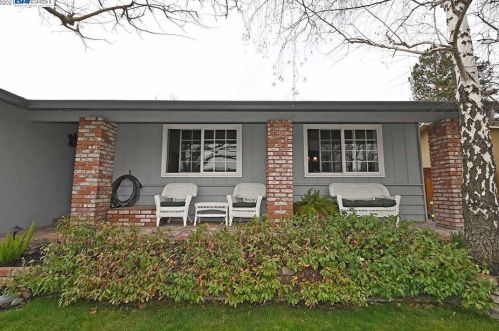 5595 San Antonio St, Pleasanton, CA 94566-7637