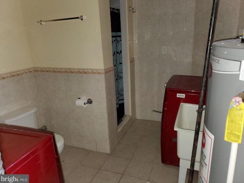 5647 10th St, Philadelphia PA 19141-3601 exterior