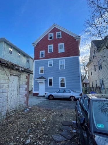 61 Stanwood St, Providence, RI 02907-1626