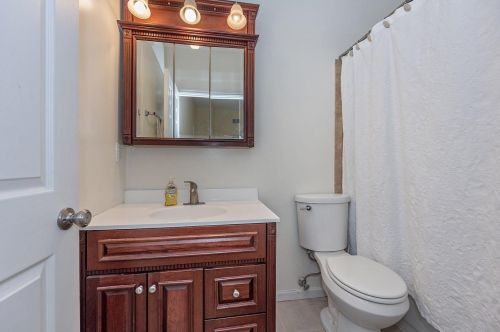 231 Hastings St, Cincinnati OH 45219-1420 exterior