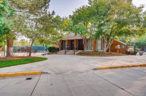 2731 Oakland Cir, Denver CO  80014-3136 exterior