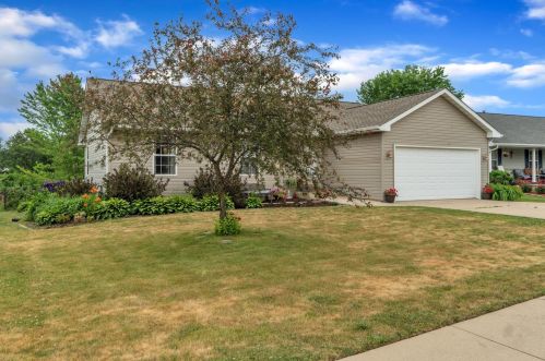 4003 Mila Ave, Rockford, IL 61101-5069