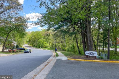 5707 Oak Leather Dr, Springfield VA  22015-2315 exterior