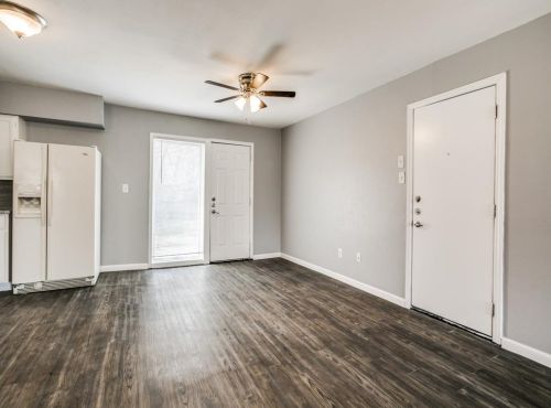 3037 Mccarthy St, Irving TX  75062-4150 exterior