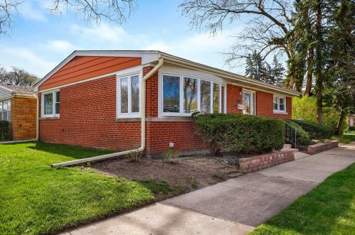 8353 Kilbourn Ave, Skokie, IL 60076-2636