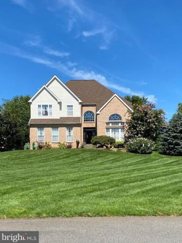 135 Gentry Dr, Auburn, NJ 08085-3073