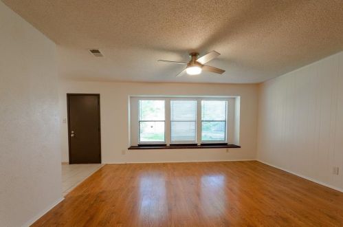 6204 Cannes Cir, Austin TX  78745-3451 exterior