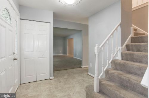 8004 Rivermont Ct, Springfield VA  22153-2738 exterior