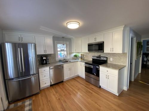 21 Pembroke Ln, Coventry, RI 02816-7125