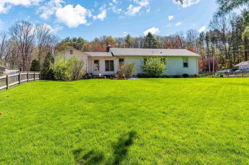 7 Kennedy Cir, Dover, NH 03820-3303