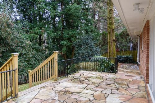 1543 Knob Hl Dr, Atlanta GA  30329-3208 exterior