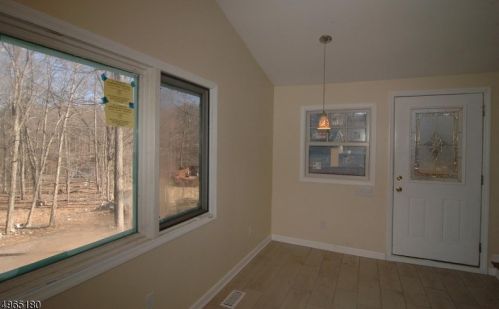 376 Maxim Dr, Hopatcong, NJ 07843-1701