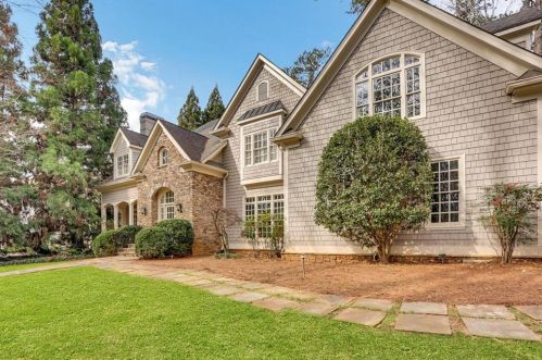 2656 Dobbs Cir, Atlanta, GA 30327-1406