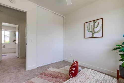1376 Darwin Dr, Oceanside CA  92056-6618 exterior