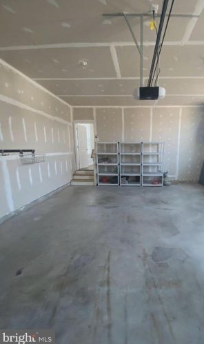 118 Un Rdg Dr, Charles Town WV 25414-4937 exterior