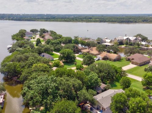 410 Granada Calle Ct, Granbury TX 76049-1476 exterior