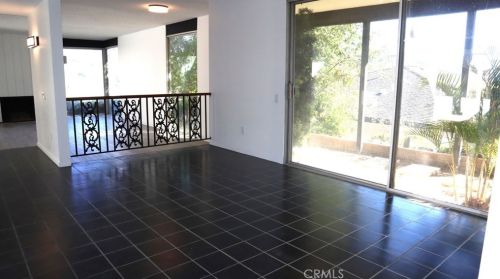 3345 Country Club Dr, Glendale CA  91208-1717 exterior