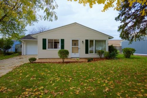 70 Stratford Rd, Boulder Hill, IL 60538-2425