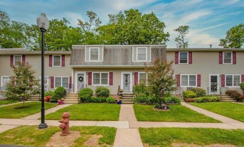 95 Brentwood Dr, Wallingford, CT 06492-4363
