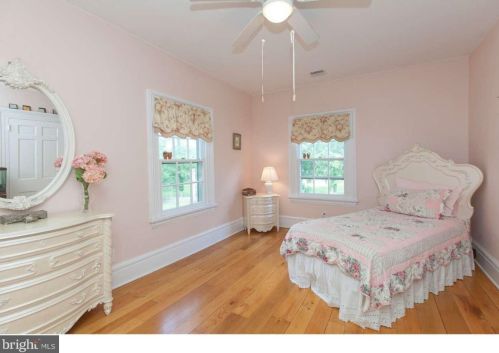 136 Mapleton Rd, Princeton NJ  08540-9600 exterior