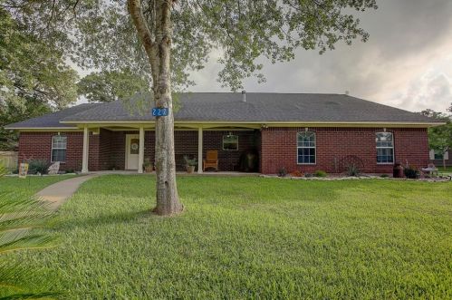 222 Chris Ct, Halsted, TX 78945-5708
