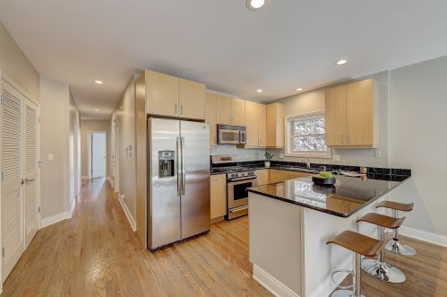 3038 Kenmore Ave, Chicago, IL 60657-4316