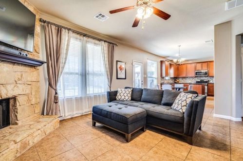 204 San Matteo St, Georgetown, TX 78628-7032
