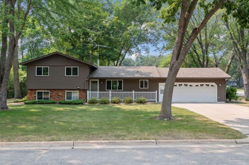 821 Maywood Dr, Saint Cloud, MN 56303-0921