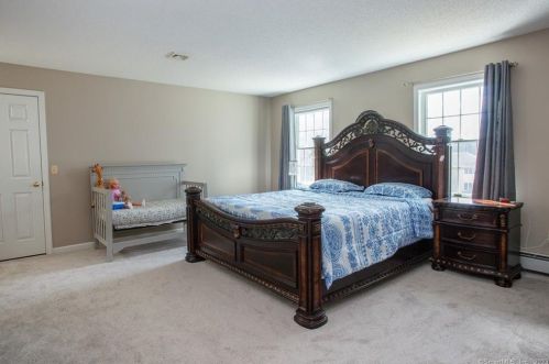 39 Charing Rd, Wapping CT  06074-2228 exterior