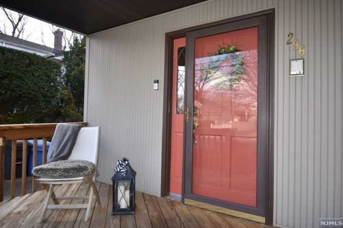296 Lake St, N Milford, NJ 07646-1233