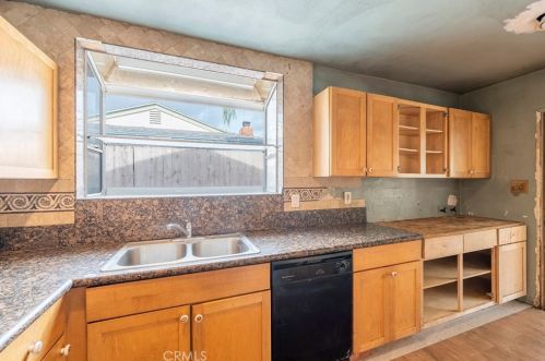 2130 Spinnaker St, Anaheim CA  92802-4930 exterior