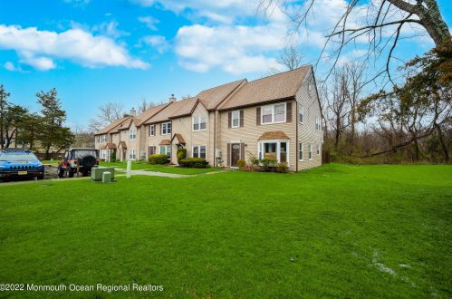 17 Heritage Ter, Jackson Twp, NJ 08527-2238