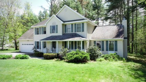 2 Hadley Dr, Nashua, NH 03062-1011