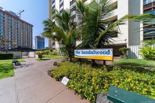 910 Ahana St, Honolulu HI  96814-2421 exterior