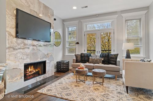 3730 Kenmore Ave, Chicago, IL 60613-3091
