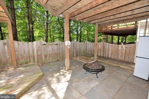 7734 Rockledge Ct, Springfield VA  22152-3853 exterior