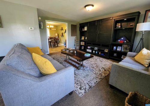 130 Garber St, Staunton, VA 24401-4655