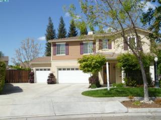 3815 Rova Ct, Visalia, CA 93277-5128