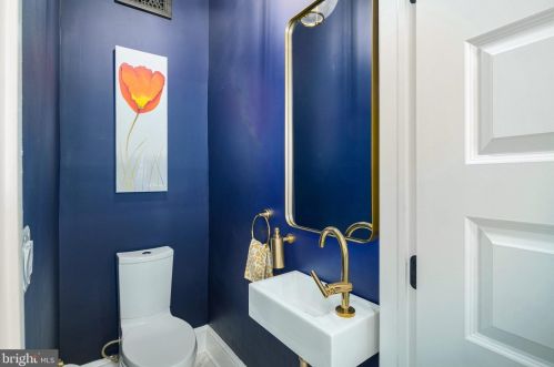 279 5 St, Philadelphia PA 19106-3715 exterior