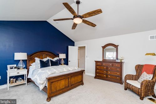 455 Greenhedge Dr, Lancaster PA  17603-7907 exterior