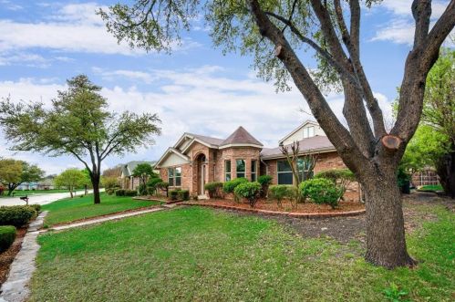 1919 Branch Hollow Dr, Carrollton TX  75007-1501 exterior