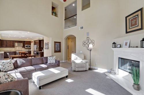 46107 Maple Dr, Temecula, CA 92592-4106