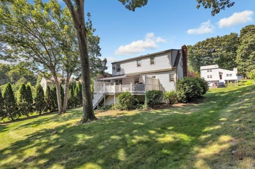 17 Richard Blvd, Huntington, CT 06484-4387