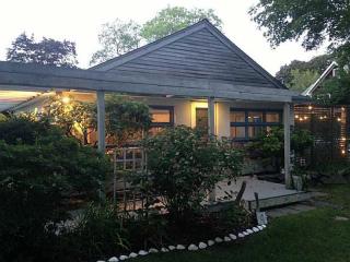 4 Standish Rd, Jamestown, RI 02835-1290
