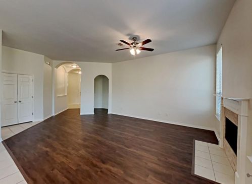 2204 Perkins Crossing Dr, Conroe TX  77304-6810 exterior