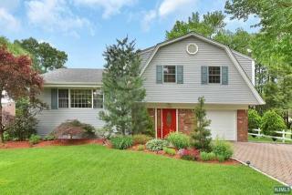 364 Knickerbocker Rd, Cresskill, NJ 07626-1324