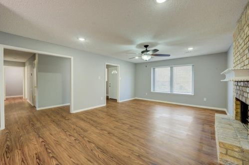 6 Flint St, Conroe, TX 77301-1358