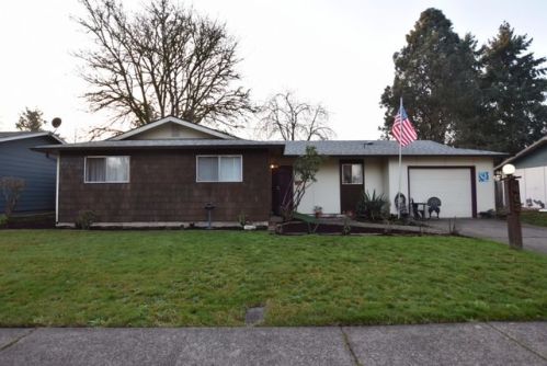 402 44th St, Springfield, OR 97478-6606