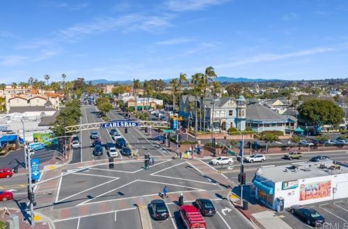2529 State St, Carlsbad, CA 92008-1623