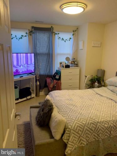 1061 Langham Ave, Camden NJ 08103-2817 exterior